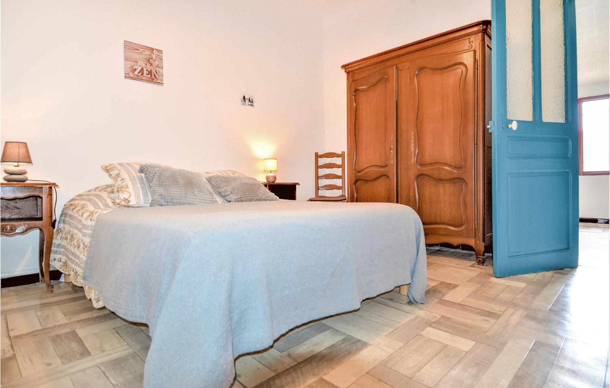 Lovely Home In Arles With Kitchen 外观 照片