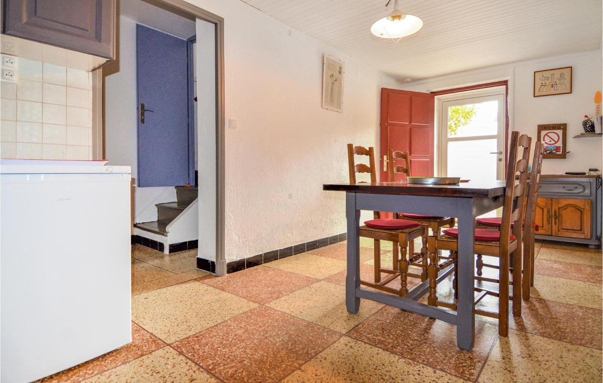 Lovely Home In Arles With Kitchen 外观 照片