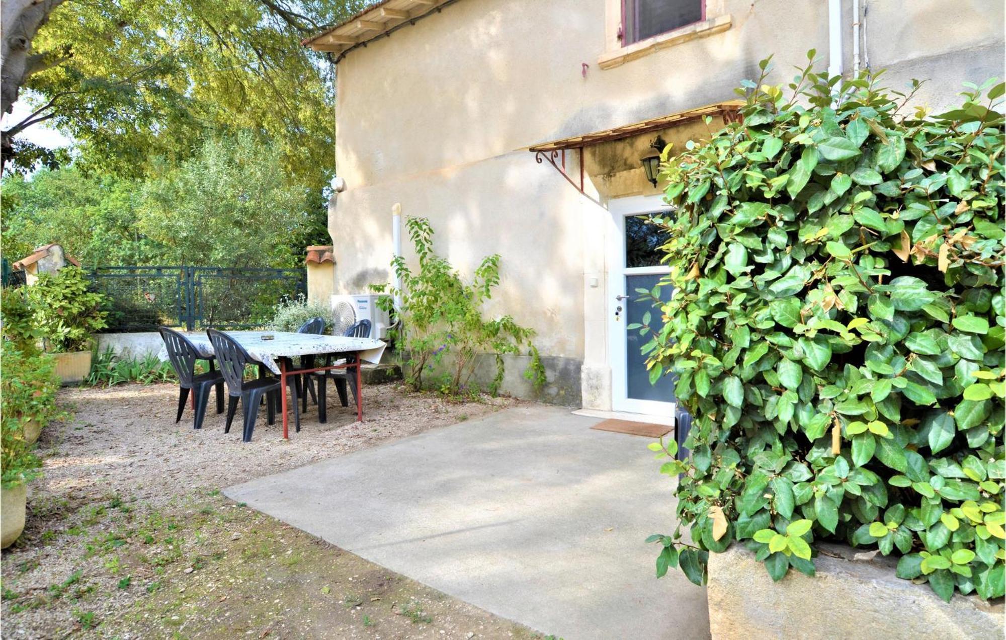 Lovely Home In Arles With Kitchen 外观 照片